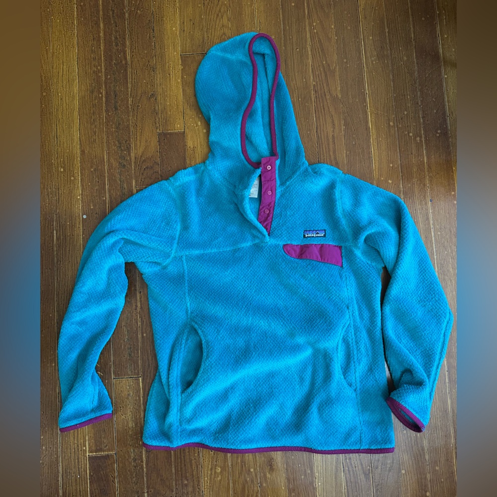 Patagonia Women's Teal and Magenta Sweater